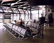 TERMINAL BENCH 2U 4L M, Aroports de Lyon, France