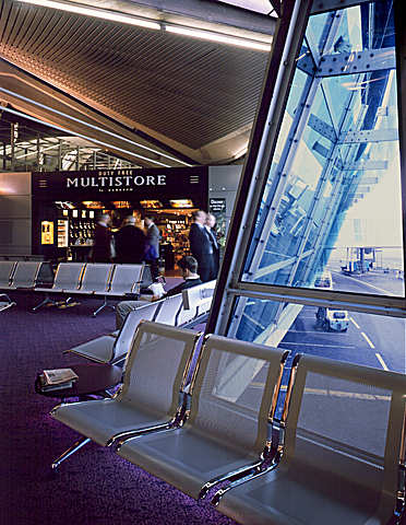 TERMINAL BENCH 2U 4L M, Aroports de Lyon, France