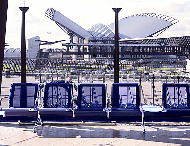 TERMINAL BENCH 2U 4L M, Aroports de Lyon, France