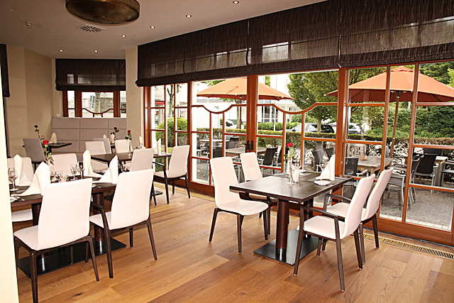 YARA FRAME CHAIR 4L HB UPH, YARA FRAME CHAIR 4LA HB UPH, Sunderland Restaurant, Sundern, Deutschland