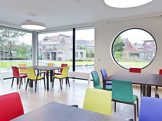 YARA FRAME CHAIR 4L UPH, YARA FRAME CHAIR 4LA UPH, PINTA MEETING TABLE SQ/RC, WZC Rustenhove, Ledegem, Belgium