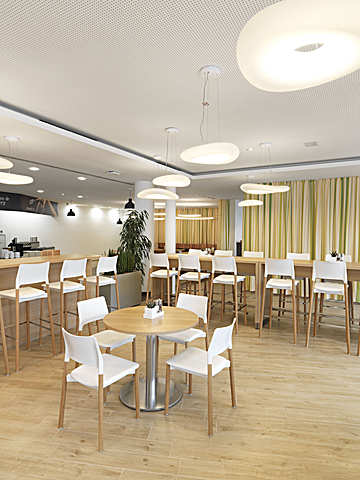 ARN FRAME CHAIR 4L LGW UPH, ARN FRAME CHAIR HKR 4L LGW UPH, TEZO MEETING TABLE RD, DoN im Office Park, Vienna International Airport, Wien