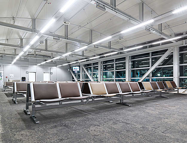 8000 BENCH 4L UPH, Frankfurt Airport, Terminal 2