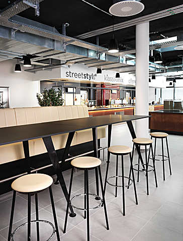 CREVA STOOL 4L H UPH, COMTA MEETING TABLE LGM RC, Aramark GmbH Refreshment Services, Gerlingen